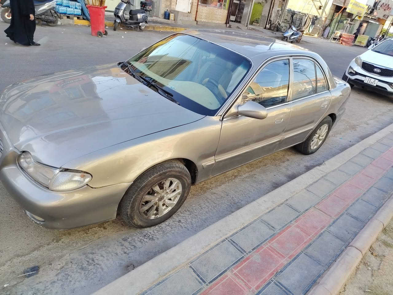 سوناتا موديل 2000
صبغ عام للجماليه فقط
رقم بغداد شرط التحويل
تخم تاير جديد
كير و محرك مكفول
تبريد عاطل
السياره خير من الله
المكان بغداد
السعر ٣٨  و بي مجال
***********
