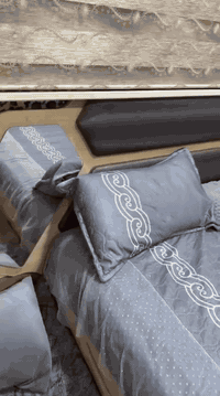 غرفه نوم وطخم قنفات للبيع كلش نظيف وجديده الشراي اتصال على هاي رقم٠٧٧٠...