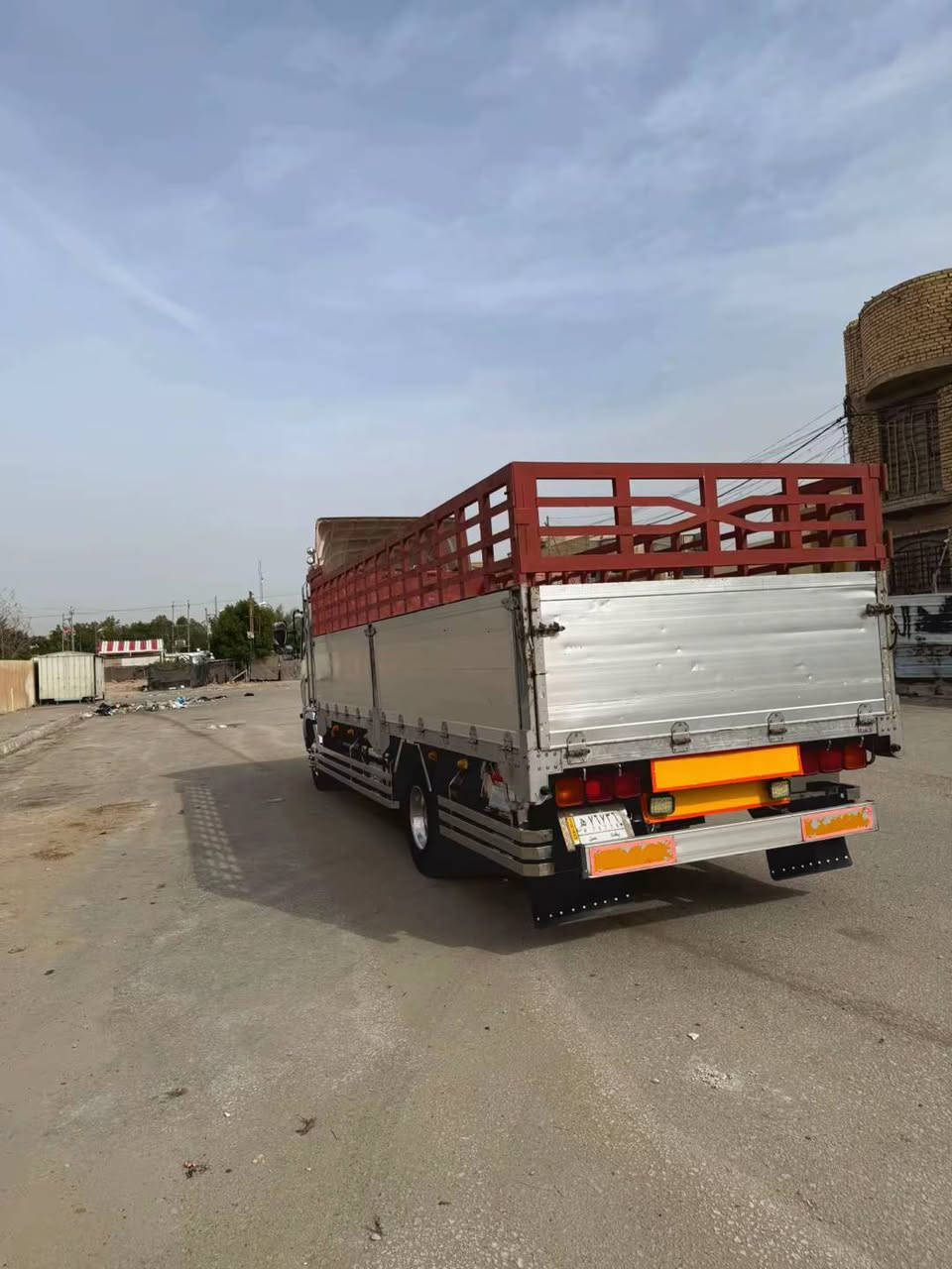 هينو شيطان موديل2002 منزل موديل جديده مكفوله كفاله عامه مكينه فول عادي  لا بخار ولا تنقيص شاصي مكفول طول 6وربع رقم بغداد مكانه كربلاء المقدسه رقم المبايل***********
