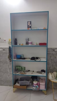 ٥ خانات • نضيف • للبيع