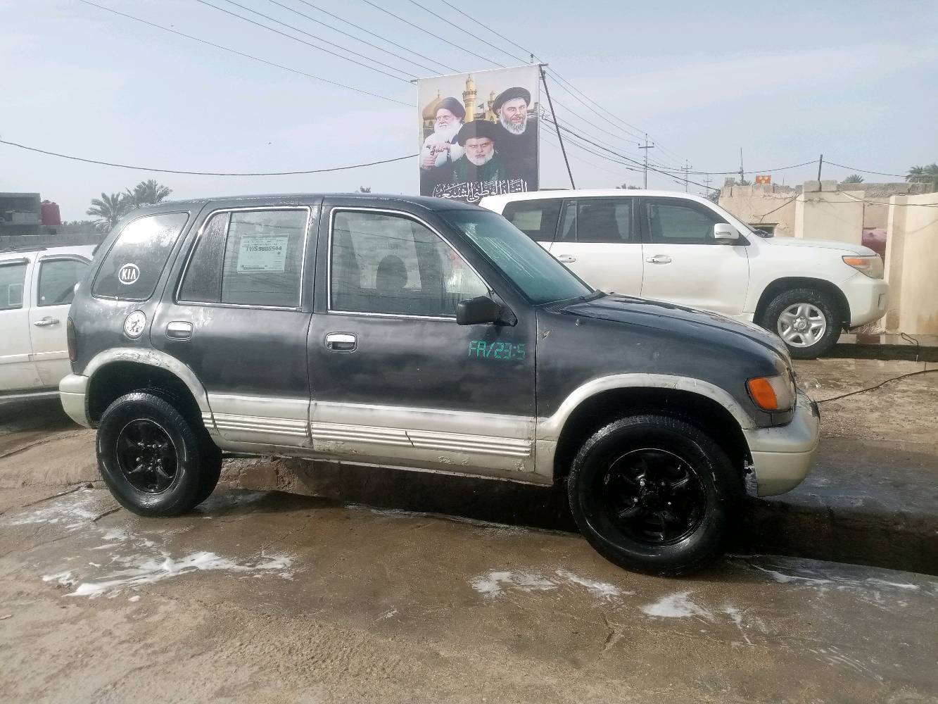 كيا سبورتج موديل 1995 اصوليه وصاحبها الشرعي يريد تحويل السياره محور مكينه ونجي 4سلندر وكير دي فور وحداديه وتخم تاير جدد ومصبوغه عام للجماليه وكهربائئات شغاله وبحاله جدا جيده 