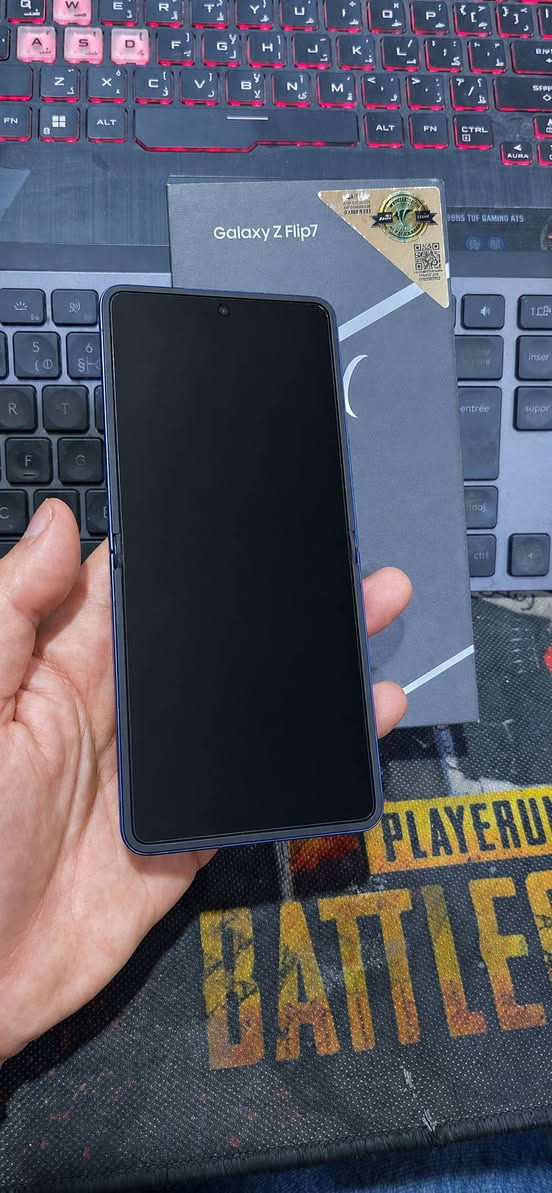 🔥 Galaxy Z Flip7 🔥
لون أزرق فاخر يلفت النظر 💙

جهاز مستخدم شهر واحد فقط، نظيف جداً وكأنه جديد ✨
ذاكرة 512GB
السعر: 950 الف
***********
للناس اللي تدور الفخامة والأداء بنفس الوقت 😎
