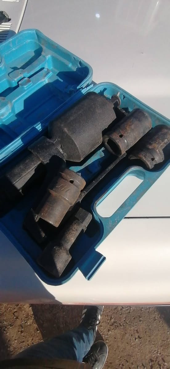 جك همر يدوي ويل اصبانا طخم كامل جديد مامستعمل السعر ٥٠ الف *********** ***********
