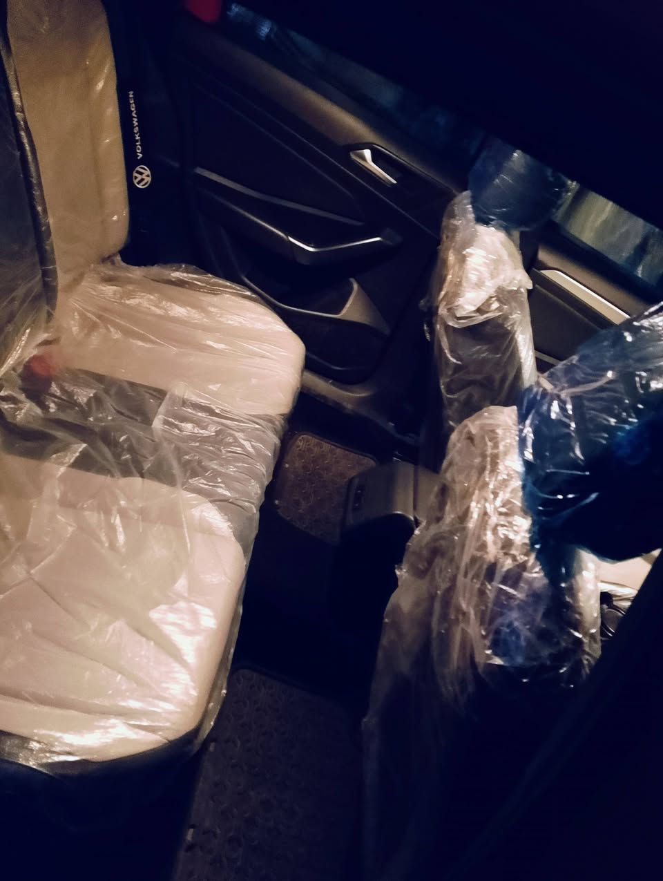 السلام عليكم ورحمة الله جيتا موديل 2020 للبيع او للمراوس مواصفات ارلاين رقم سليمانيه ضرر جانبي ماشيه 50 الف ميل بيها مواصفات هواي تحكمات ستيرن تثبيت سرعه بانوراما شاشه كبيره تدفئه كشنات وتدفئه ستيرن وتبريد ممتاز محرك ١٤٠٠ تيربو وهذا رقم الشاصي الخاص بالسياره 3vwcb7bu3lm043746 للاستفسار الاتصال على الرقم ***********
