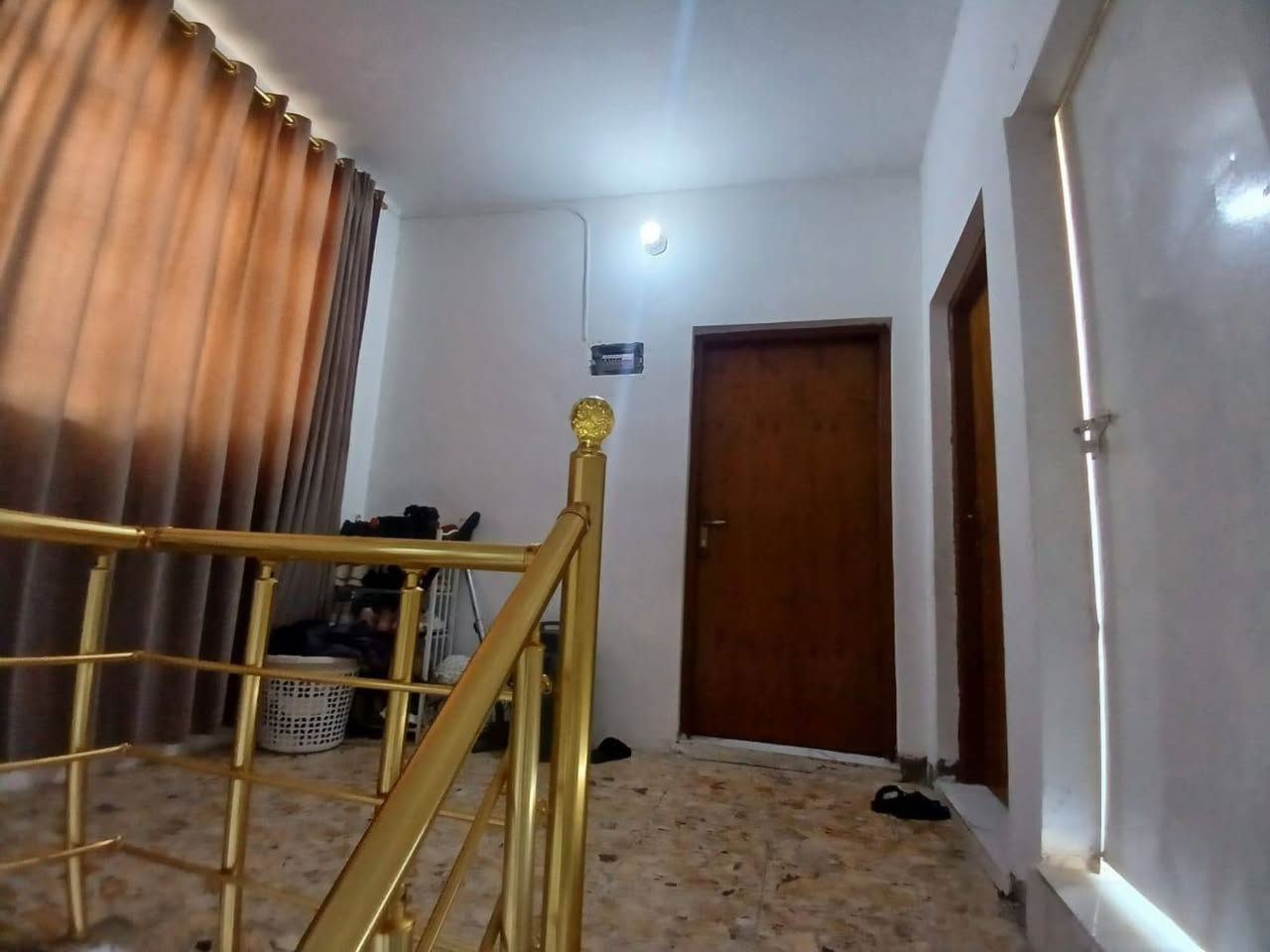 بيت بالكريميه المساحه ١٠٠ متر بشارع محل مرتضى يحيى بالخمسه الأولى السعر ١١٠ وبيه مجال لاستفسار الاتصال على الرقم *********** حجي حسن المجداوي علمآ ان البيت طابقين
