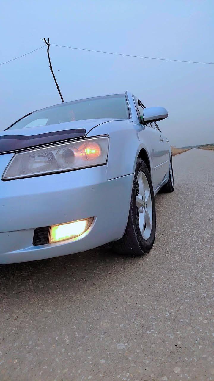 سلام عليكم سوناتا للبيع 2006 سياره جاهزه على اخر شي تخم تاير مكينه وكير جديد سياره مصبوغه جماليه بسمي 90بيه مجال بسيط رقم ***********  مكينه 2400
