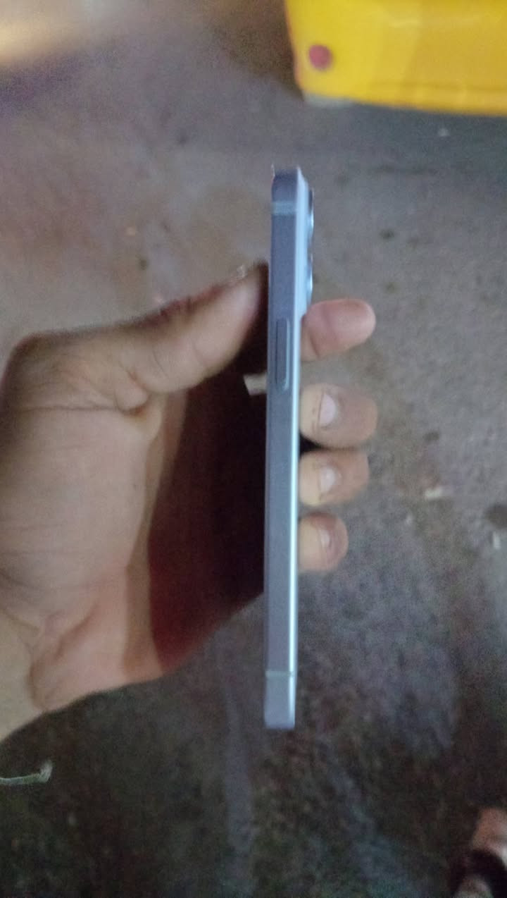 ايفون 15كامرتين ما مفتوح بي ايكلود ابيعه هيج ع وضعيته 
مشحون 100/مره بطاريه 99 
السعر 350بي مجال حك الجيه ***********
