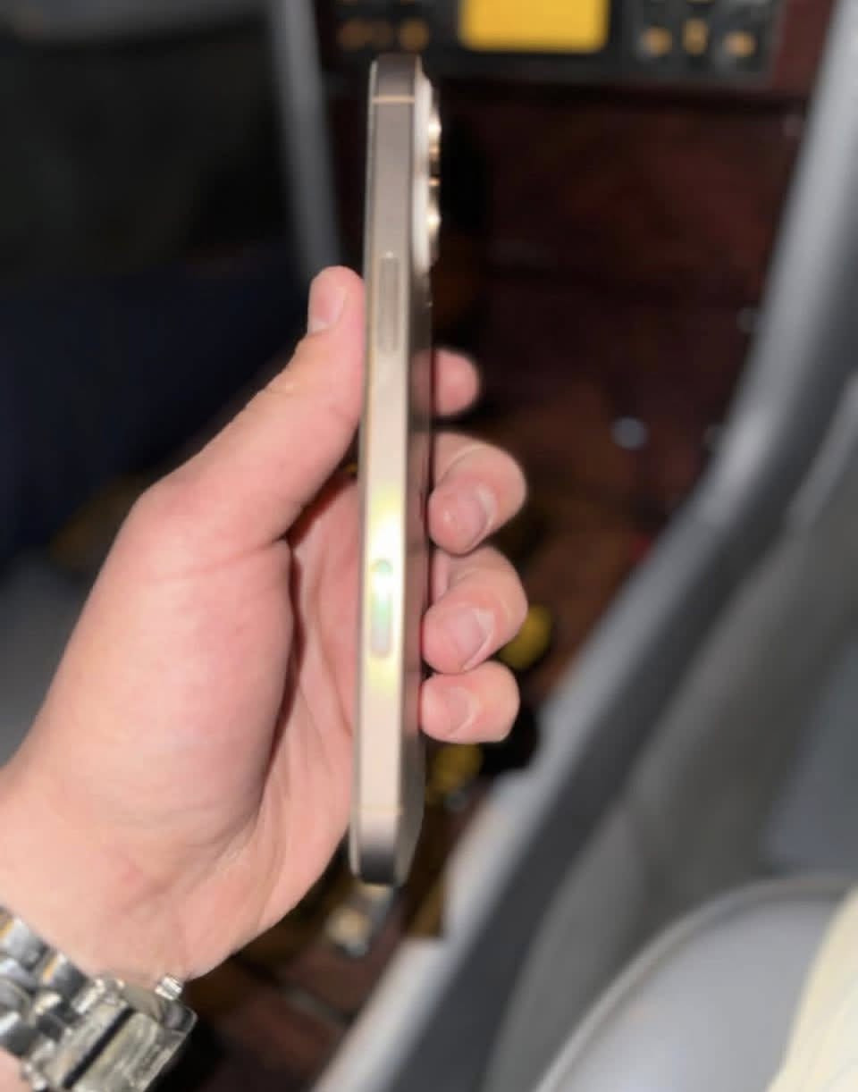 السلام عليكم ,16pro max للبيع،ذاكرة 1T,بطارية 97،نموذجM، جهاز وتر بروف بس بي خدش بالشاصي كلش صغير و ابد ممبين،لون ذهبي ، كامل ملحقات كارتونة وكيبل ،مكاني بغداد، متواجد هنا أو واتس اب ***********
