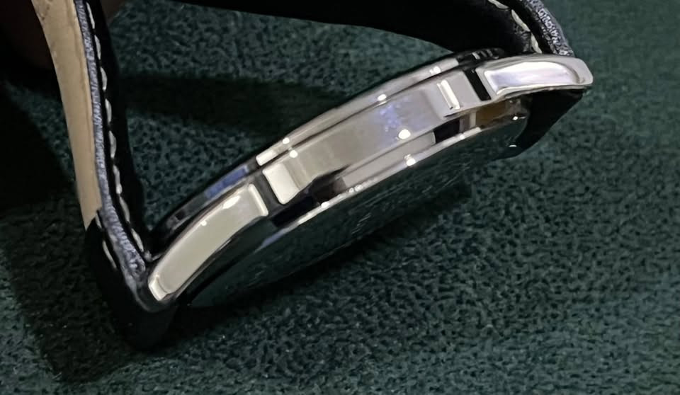 السلام عليكم،
للبيع ساعة كاسيو أصلية (Casio MTP-V005) موديل أنيق ومميز بمينا أزرق جذاب وأرقام رومانية
نظافة عامة تقريباً 89% بحالة ممتازة وجيدة جداً للاستخدام اليومي، مع وجود طخات وخدوش خفيفة بسيطة جداً الماكينة أصلية 100% (موديل 5361 / Japan Movt) السير مستبدل بسير فيكتور اصلي مع البوك الأصلي مال كاسيو اني بدلت السير علبتها موجودة و التاك موجود الأوراق تالفة غير موجودة ساعة نضيفة استخدام قليل اني اشتريتها قبل ٩ اشهر اشتريتها بهذاك الوكت جان سعرها بعد التخفيض ٨٠ دولار و اني أبيعها اليوم ب ٤٠ الف مع التوصيل قفل للتواصل ***********
