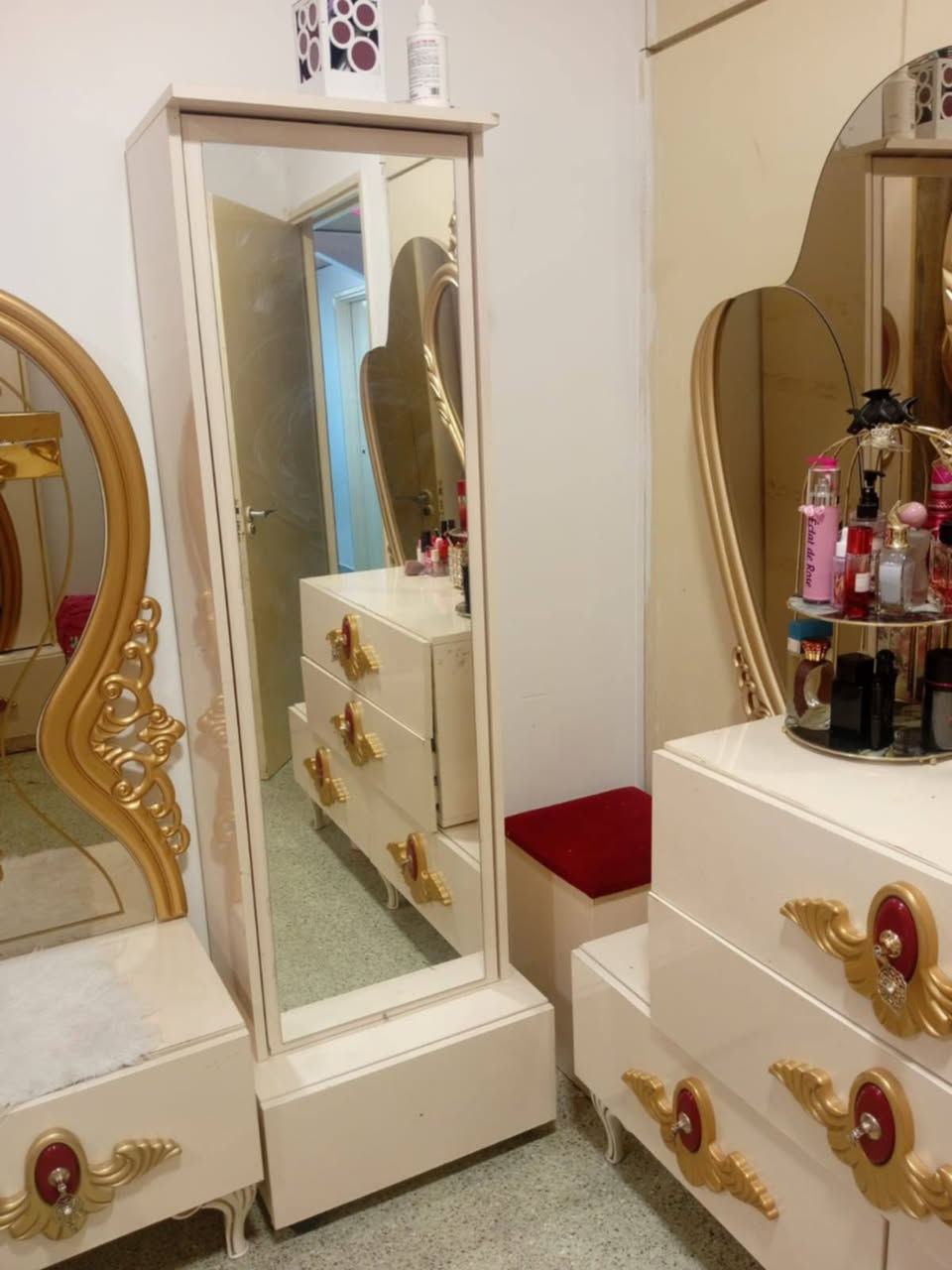 غرفة اخشاب متكونه من 9 قطع السعر 600 الف وبيها مجال


**إذا كنت صاحب هذا الإعلان وتريد حذفه لأي سبب، رجاءا أرسل رسالة إلى الدعم الفني**