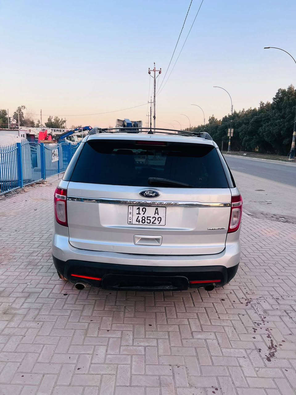 السلام عليكم #للبيع
فورد اكسبلور موديل 2013 رقم كربلاء الانگليزي سنويه وهزه جدد باسمي تحويل ثاني يوم السياره وارد أمريكي حادثه جاملغ وبنيد بدون دواخل
موصفات
3 قطع تبريد
7 راكب
كشنات كهرباء
لايت زنون عالي ناصي
تحكم استيرن جهتين
ماشيه 170 الف حقيقي 
محرك V6
مكينه كير حداديه تبريد تدفئه تخم تاير كهربائيات كله جاهز مابيه اي نقص السياره احلا من الصور السعــــر 117 وبيه مجال بسيط للشراي مكاني كربلاء للاستفسار
***********
***********
