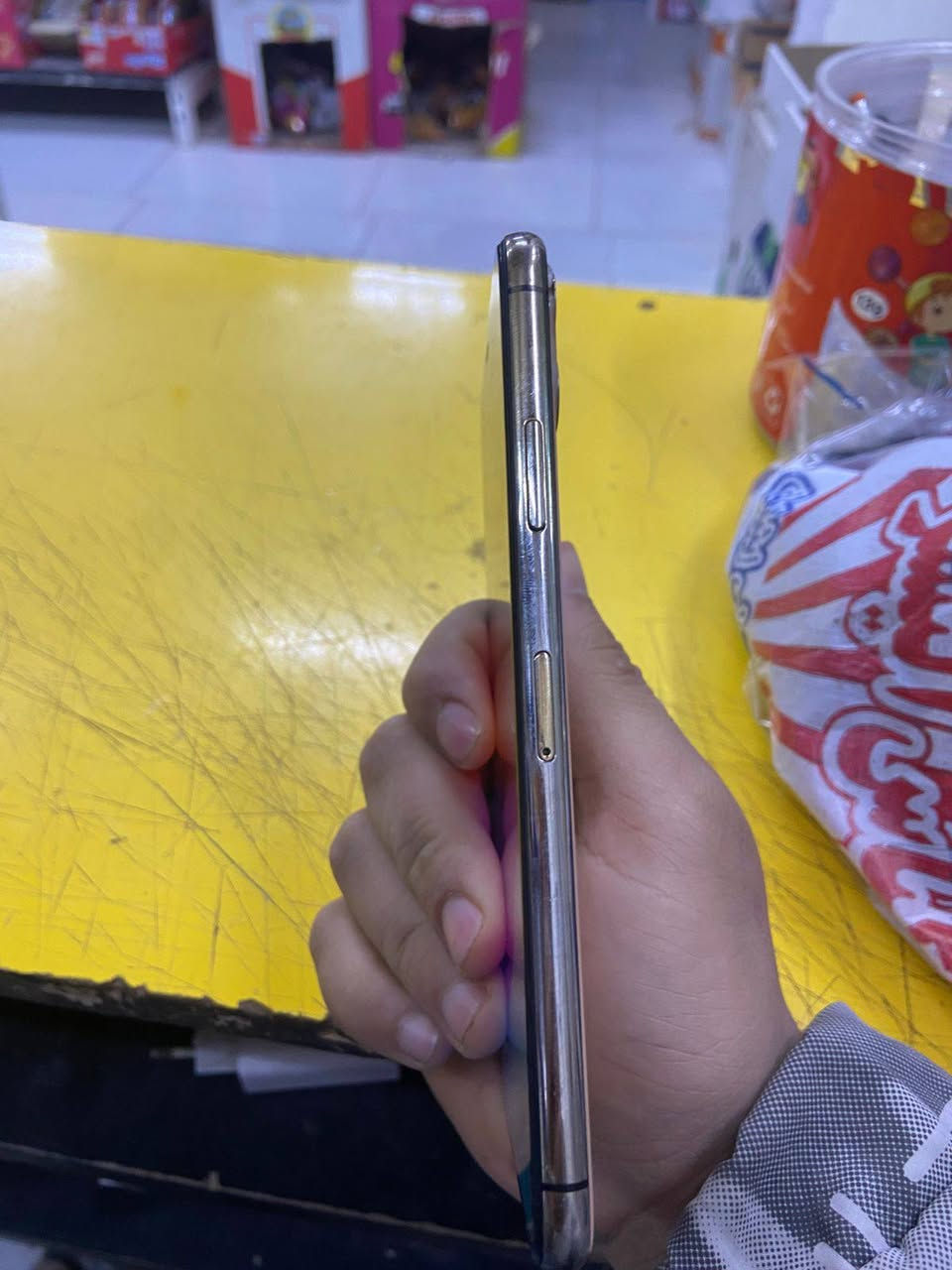 السلام عليكم ايفون 11برو ماكس امريكي ذاكره 265 مبدل شاشه فقط وبيه نقطه سوده فوك ما مئثره ب كلشي بطاريته 68 ما مبدله شريحيتن السعر 250
***********
