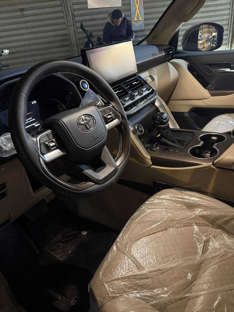 السلام عليكم لاندكروز 2024 لمتدد فوووول مواصفات اعلى مواصفات مكينه 4000 تنفس طبيعي مكفوله كفاله عامه حتى من شخط ماشيه 20 الف فقط طلعتها على ايدي زيرو سعرها 69 وبيها مجال بسيط للستفسار *********** مكاني بغداد الكراده
