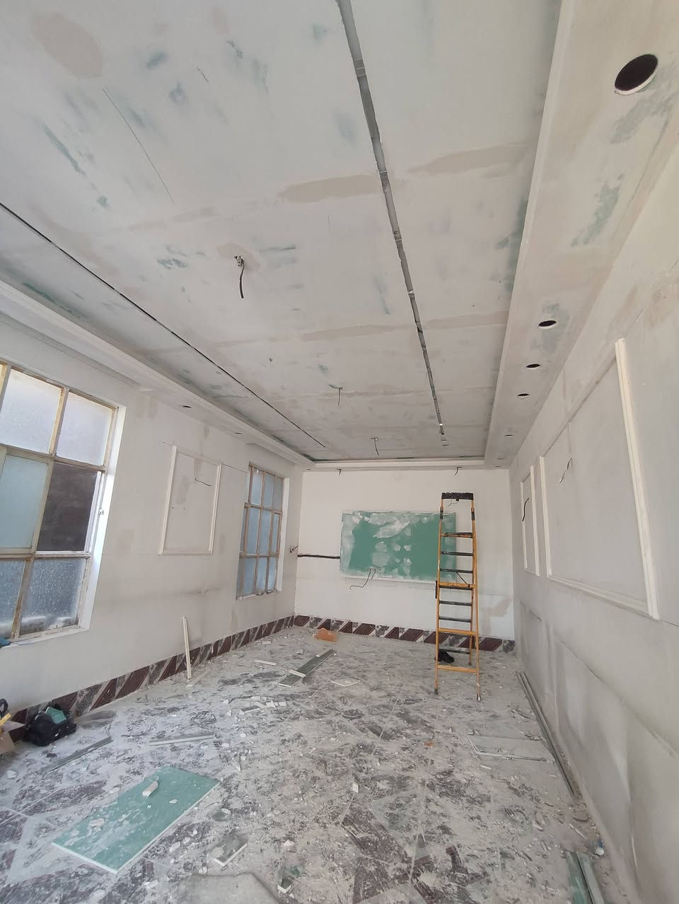 ✨ عرض خاص لمدة 5 أيام فقط! ✨
ارتقِ بمساحتك مع المُتَقن للديكور الحديث – حيث تلتقي الفخامة بالدقة والإبداع.

💥 العرض الذهبي البوكس : فقط 28,000 دينار للمتر 
يشمل:
📐 ديكور متكامل + طلس وصبغ بجودة جوتن الأصلية + تثقيب إنارة احترافي

🌟 لماذا نحن الخيار الأفضل؟
لأننا نجمع بين الذوق الرفيع وسرعة التنفيذ بأعلى معايير الجودة.

🔸 خدماتنا:
✔️ تصاميم داخلية وخارجية فاخرة
✔️ جبس بورد – كلاسيك | مودرن | ملكي
✔️ صبغ داخلي وخارجي بألوان جوتن العصرية
✔️ ورق جدران أوروبي وخليجي راقٍ
✔️ ديكورات فلين، حجر، وزجاج
✔️ سقوف ثانوية وسحبات احترافية
✔️ واجهات فوم وطلس بتشطيبات هندسية أنيقة

📞 للحجز والاستفسار عبر واتساب:
 واتساب 
***********
‏‪***********‬‏

📌 تابع صفحتنا الآن واكتشف أحدث التصاميم التي تعكس ذوقك وتميّزك.
💬 العرض ساري لمدة 5 أيام فقط — لا تفوّت فرصة التجديد بأسعار لا تُكرر
