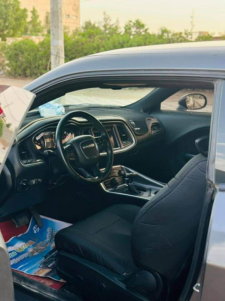 دوج تشالنجر (Dodge Challenger) SXT 2018🖤🔥
⚙️ محرك 3600
🔧 كير ومحرك مكفول
🛠️ صدر أمامي وخلفي جديد
🛞 تايرات جديدة
🛞 ويل 20 وايد بدي
🪑 داخل جلد
📺 شاشة كبيرة
🚗 دعامية أصلية SXT
📱 رقم بغداد الجديد
🚧 حادث جاملغ وبنيد
🎨 بيها رشات تجميلية محسوبة أحزام
✅ السيارة ما ناقصها شي
 بغداد 
***********
