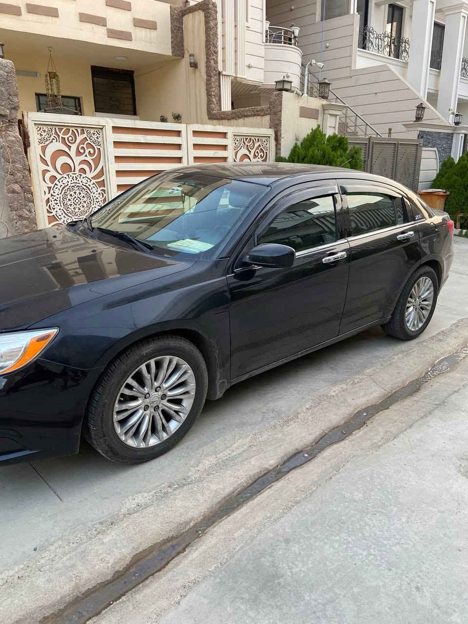 سلام عليكم
C200موديل ٢٠١٤ سنوية بسمي بس باقي استلم لوحات بيها ٣قطع صبغ بدون دواخل محرك ٤ شرط التحويل والغرامة يعني السيارة مشروع وطني وين متريد تتحول تايرات جديدة باتري جديد 
مكاني كركوك  
سعرها 85$ 
***********
***********
