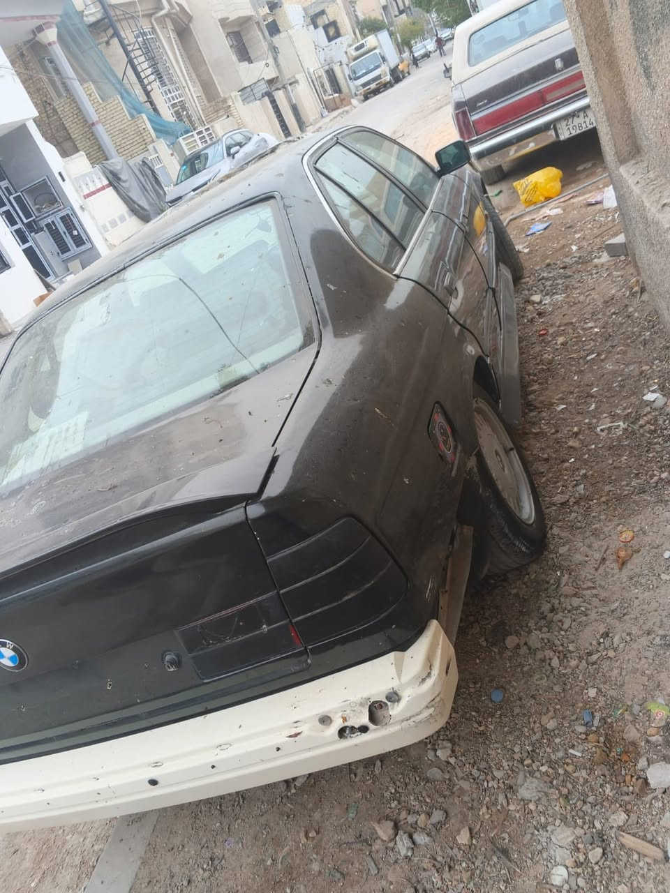 بي ام دبليو حجم 535 موديل 91 بجم عريض محرك وكير اوتو جدد سيارة رقم انبار ألماني شرط التحويل نواقصه/ دعاميه امامي خلفي  وصدر امامي خلفي وغرفه دوشمه الكشنات وصالنصه الهوائيه والوصطيه وكتفات الجام والسنتر لوك الي جوه كوشن الخلفي عاطل/ باتري جديد جامه اماميه وخلفيه جدد تم تخفيض السعر المطلوب ب 28 ورقة من الاخير وكلشي ذاكر ولتكلي شبيه مابيه بغداد الحريه تلفون ***********
