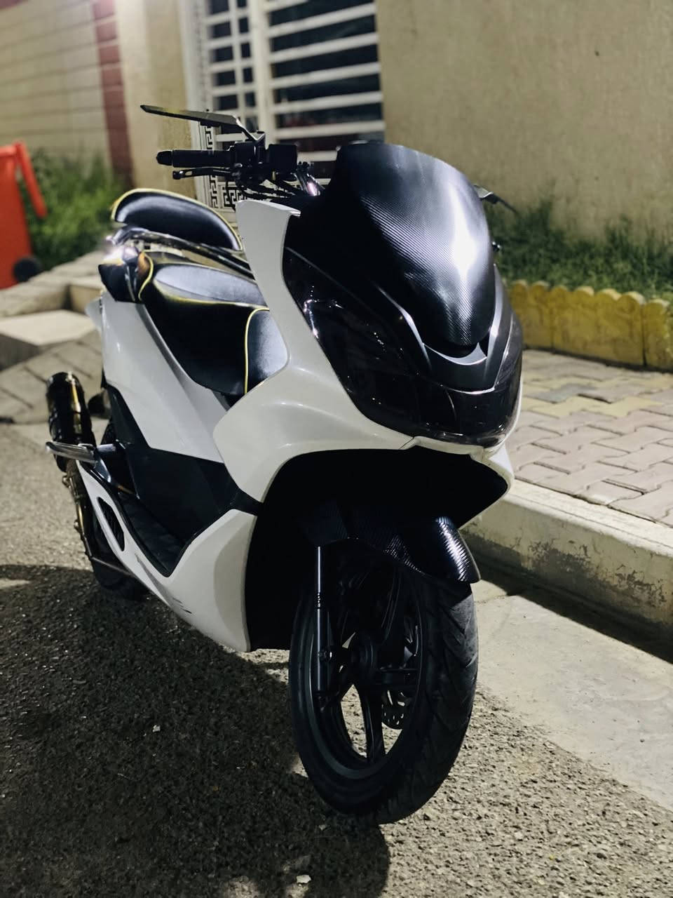 السلام عليكم بيسي جيل ثاني دراجة مكفوله ترايك وين ميعجبك دراجة مطلعه من بيت طارش مزوده كله بلادي مو تجاري تجوه صالنصه شيال داخل مالته كله كاربون تدفئه تايرات جدد دراجة جديده واحلا من صور السعر ***********  كوت.
