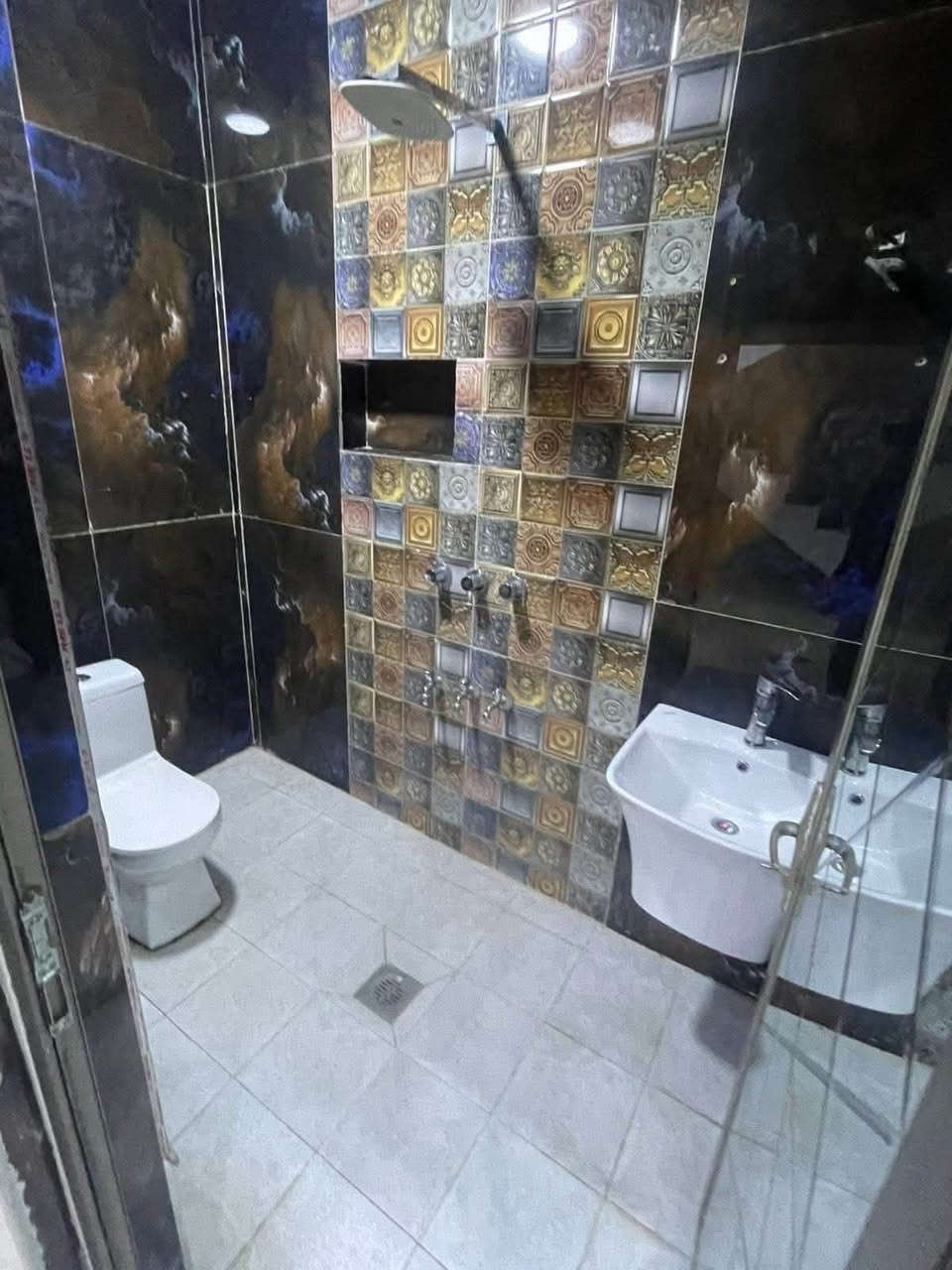 �✨ للإيجار في السيدية – بيت راقي ومميز ✨🏡
🌟 بيت بمساحة 50م
🛏️ يتكون من:
✅ 3 غرف نوم
✅ صالة واسعة
✅ مطبخ مرتب
✅ خدمات متكاملة

💰 السعر: 850 الف قفل
📞 للاستفسار والحجز:
مكتب حلم عقاري للوساطة العقارية
📱***********

✨ راحتك تبدأ من هنا… بيتك الذكي بانتظارك
