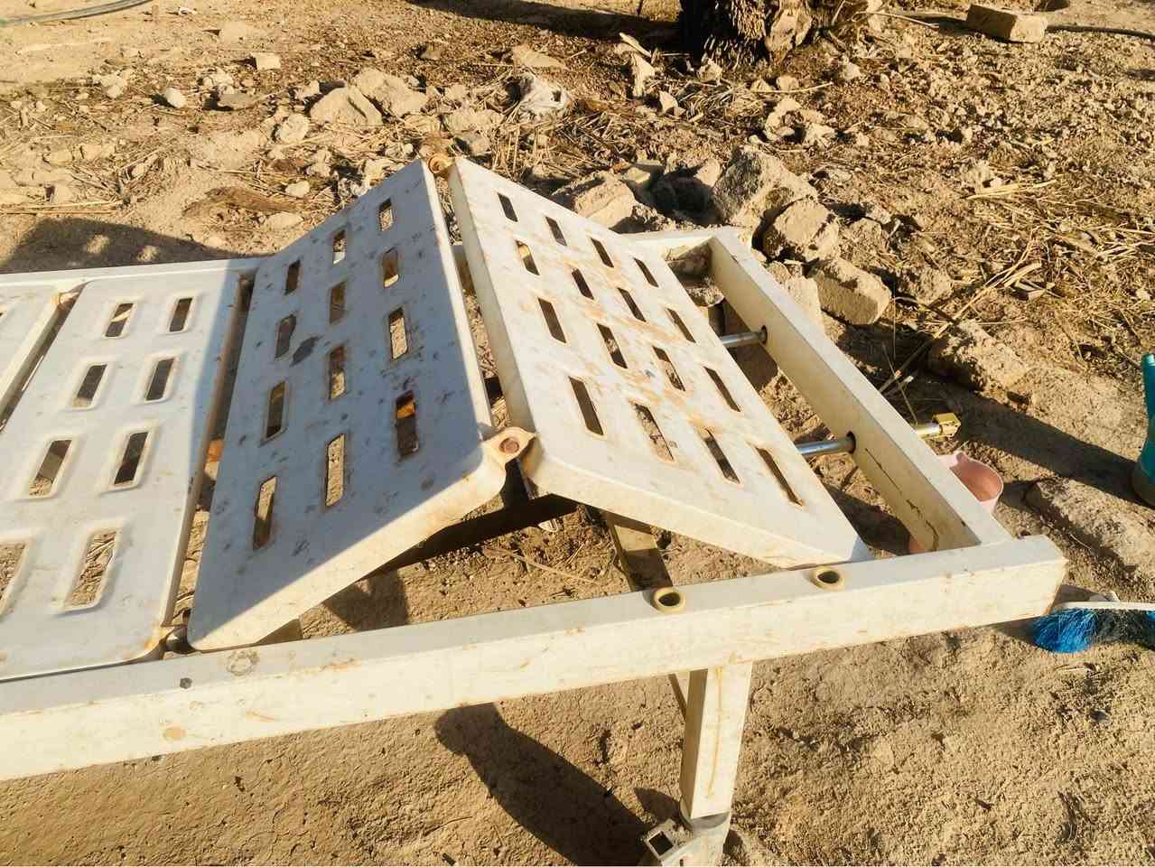 السلام عليكم 
للبيع سرير 🛌 شبه جديد 
متنقل وله ٤ اطارات صغيره 
جهاز رفع وتنزيل شغال 
نضيف جداً 
السعر 100 وبيه مجال 
المكان ذي قار -  الغراف
للأستفسار *********** الشطره, ذي قار

