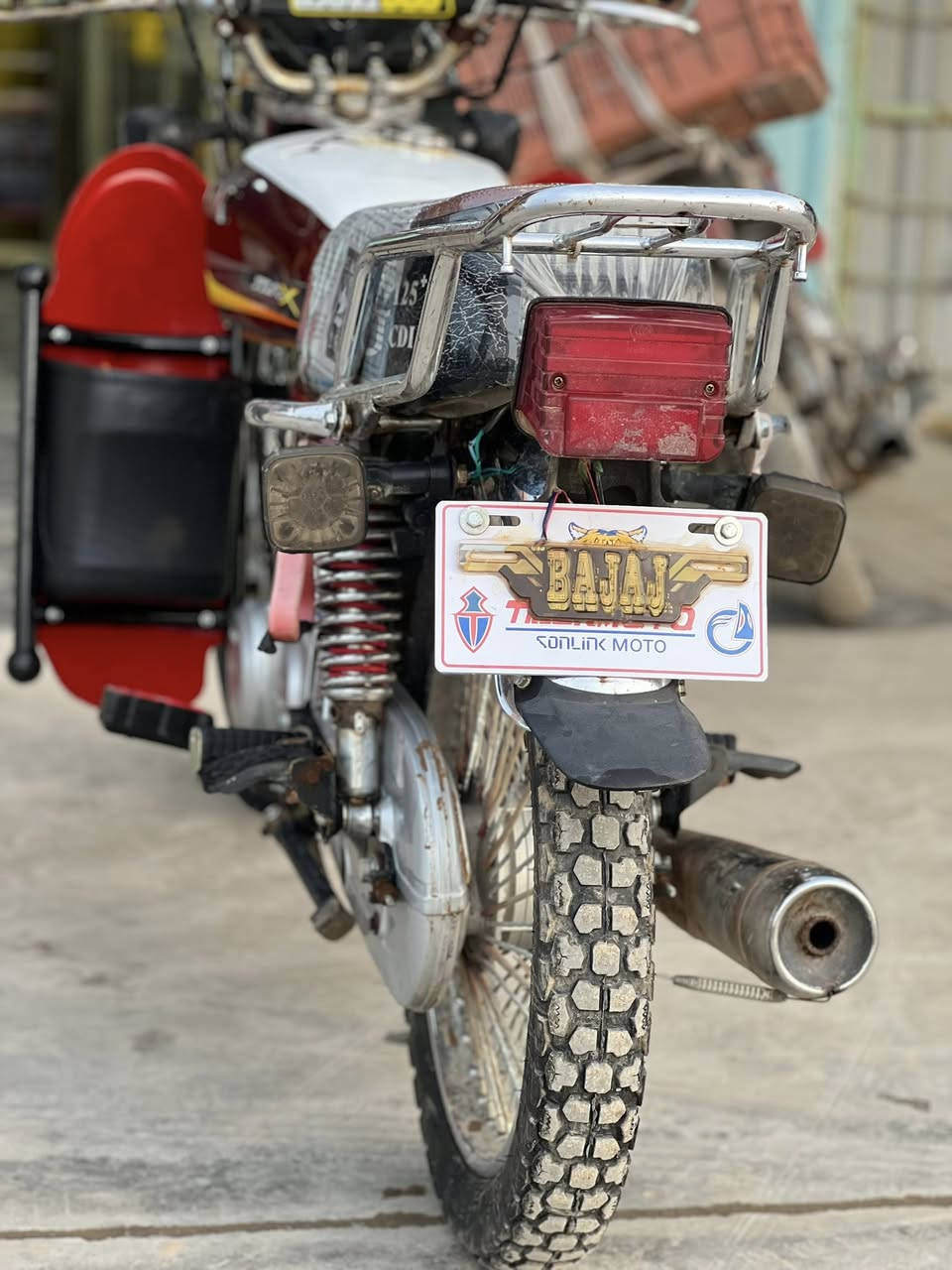 سولنك موديل ٢٣
محرك شرط ما مفتوح 
دبل صويچ 
مفيس موجود 
نضافه فول
ما تصرف ربع دينار 
كهربائيات شغاله كااامل 
لل ستفسار. 
***********
