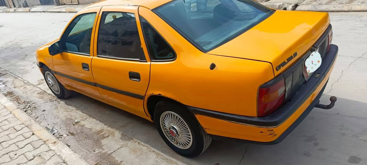 أوبل فيكترا موديل 1993 حجم 18 
بطاقة بانزين كوبون
سنوية كرتونية
كير عادي (محرك وكير لوك بشرط)
كهربائيات كلو شغال
تخم تاير جديد صدر جيد شرط التحويل والوكالة رقم كركوك ما بيها اي ضربة فقط تصفيات سيارة. جديدة
السعر 36 وبيها مجال للطيبين
العنوان كركوك لاستفسار *********** كركوك, العراق
