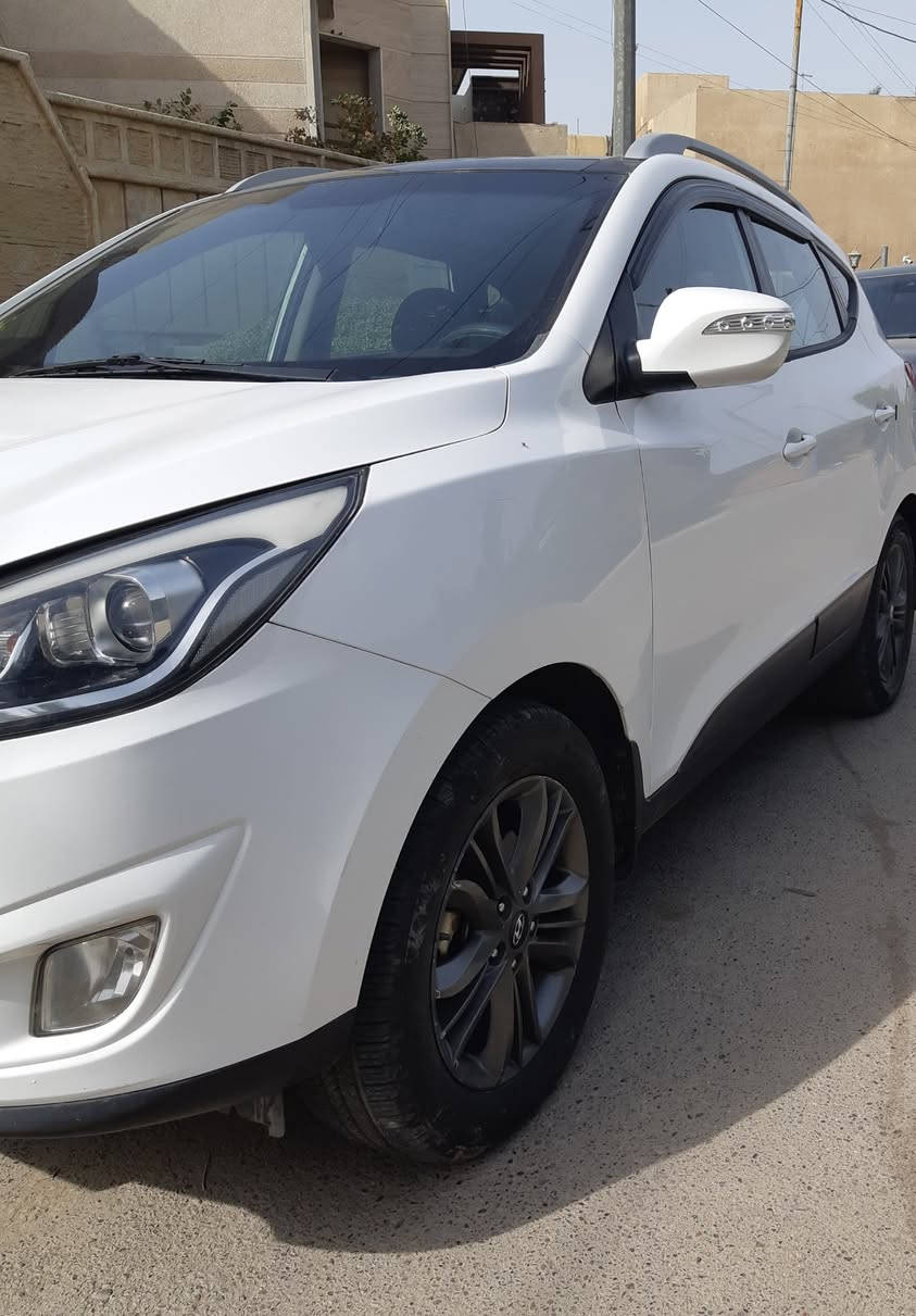 سلام عليكم للبيع توسان موديل ٢٠١٥ خليجي بانورما تحكم ستيرن ماشيه ١٢٠ او بيه مجال خمسه ويل كب تخم تاير جديد السياره كامله مابيه نقص السعر ١٤٨٠٠ او بيه مجال مكان السياره بغداد القادسيه رقم ***********
