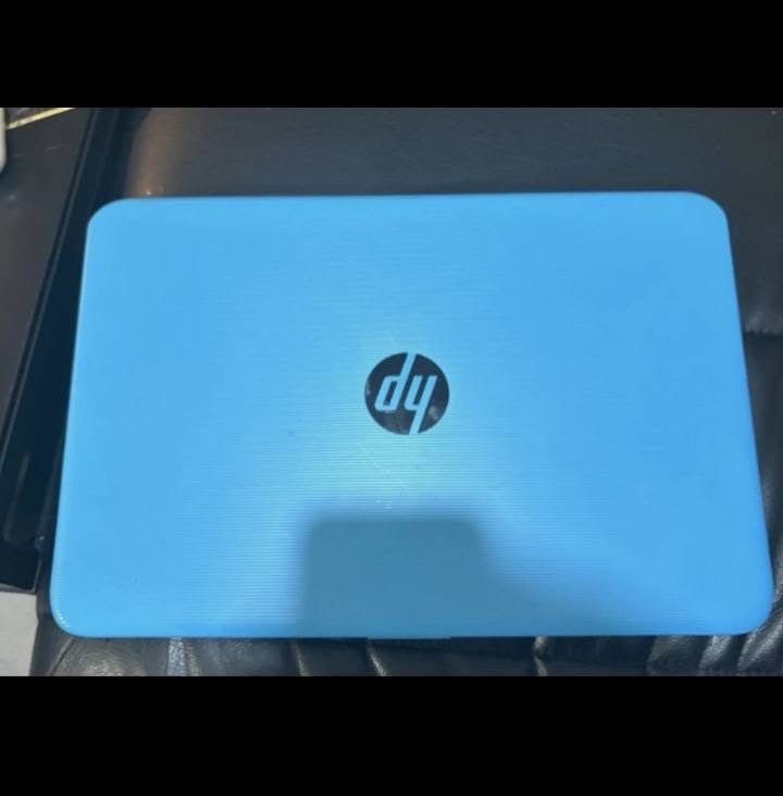 لابتوب للبيع السعر 100 نوع الابتوب hp laptop حجم البطارية 1000  حجم الشاشه 14 انج الرام 4GB يحتوي على ثلاث مداخل USB ومدخل HDMI ويحتوي على جميع برامج التصفح الفيس التلكرام الانستجرام اليوتيوب ويحتوي على جميع برامج الورود والا كسل والبور باتت   ومع الابتوب ماوس  وسماعه وشاحنة للاستفسار الاتصال عله الرقم *********** وبي واتساب
