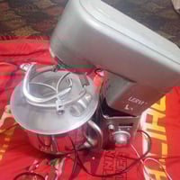 عجانه 8لتر نضيفة كلش سعرها 125وبيها مجال 07700151933