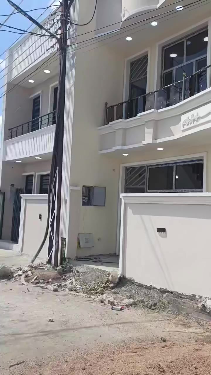 السلام وعليكم
الدار للبيع
مساحه 50 متر 
طابقين غرفتين نوم
طابو زراعي سند 25
تنازل شركه وأقرار قاضي
السعر 75 مليون
بغداد الدوره مدخل هور رجب مجمع شواطئ النخيل
*********** واتساب
*********** وإتساب
