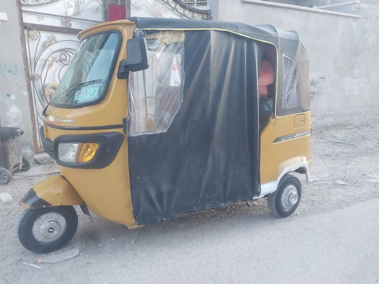 سلام عليكم تكتك للبيع ١٨كامله كبل للشارع ٧وراق كامله كبل للشارع سعر ٣وبيه مجال حق الجيه كلشي موضح بلفيديو مدينه الصدر ***********
