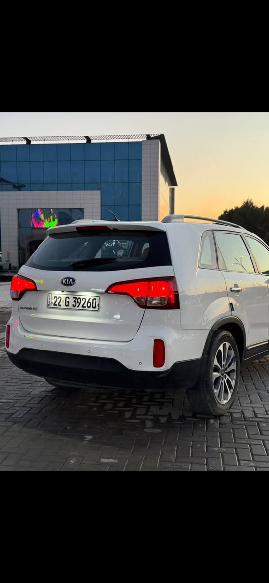 سلام عليكم من رخصة الادمن سورنتو ٢٠١٥:خليجية فول واحد على واحد مكفولة من الصبغ ما عدة اشوية بية بارد قليل مكينة ٤ سالندر تخم تاير جديد ويل كب اكروم السيارة با سمنة مابية أي نقص ادمة عامة من كالشي اي استفسار أتصل على هذا الرقم (*********** ) عباس
