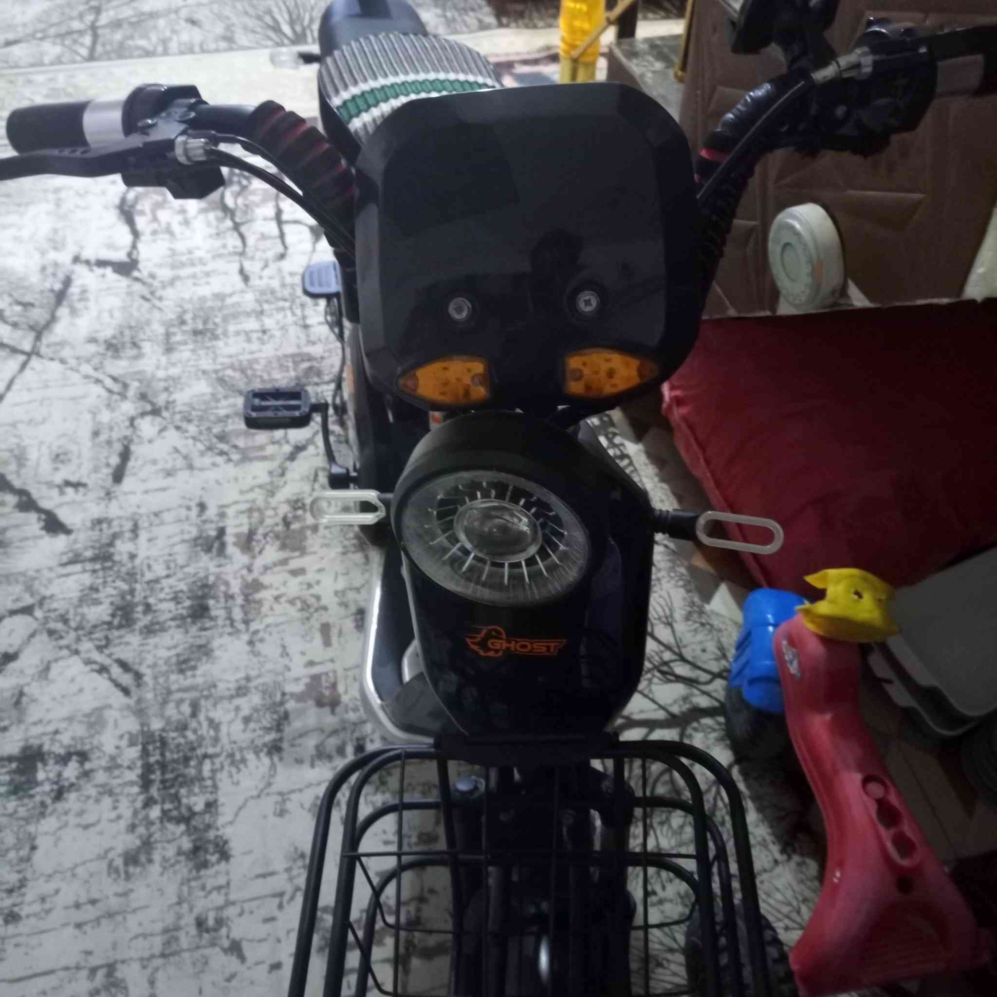 للبيع تجي افحص بعينك
سعر. 400 مستعجل اي نقص ماكاضه ونضيفه ومامشيه هواي ضاميه مطالعه من بيت ***********
