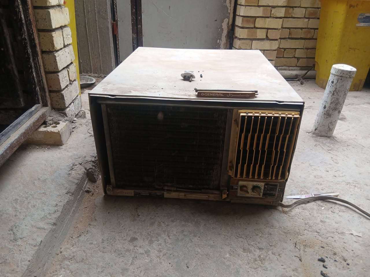 مكيف جنيرال طنبن البيع سعر ٢٥٠ بغداد حي نصر قرب المعارض ***********
