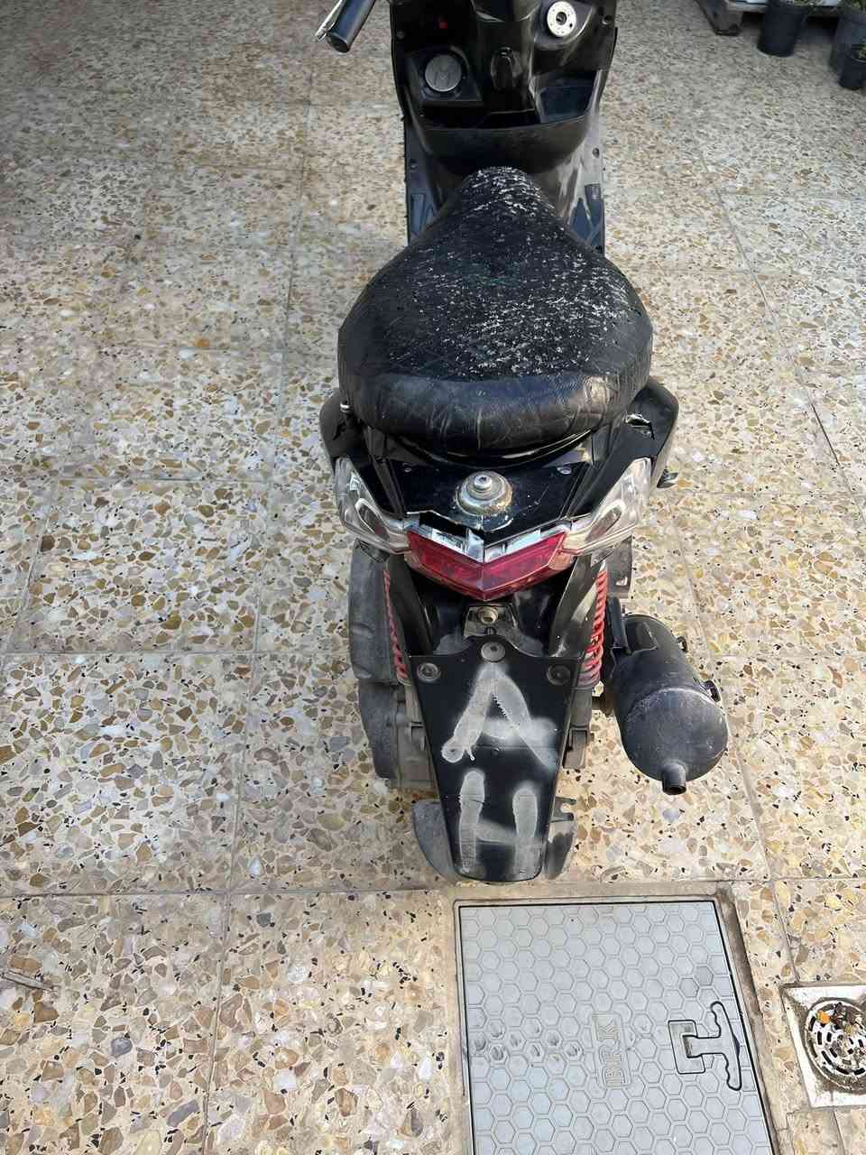 سلام عليكم درجه للبيع سعر 300 الف لي يريده خاص مفتووح الرقم ***********  مكاني بغداد
