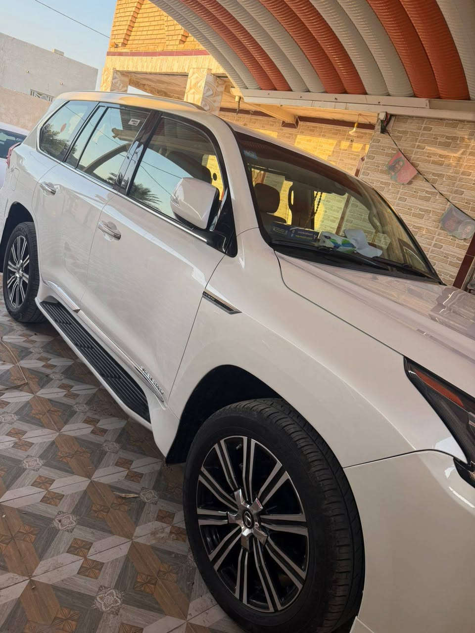 السلام عليكم  
لكزز LX570 
فول موصفات مديل 2017 كفاله عامه تفاصيل اكثر انتصل 
***********
