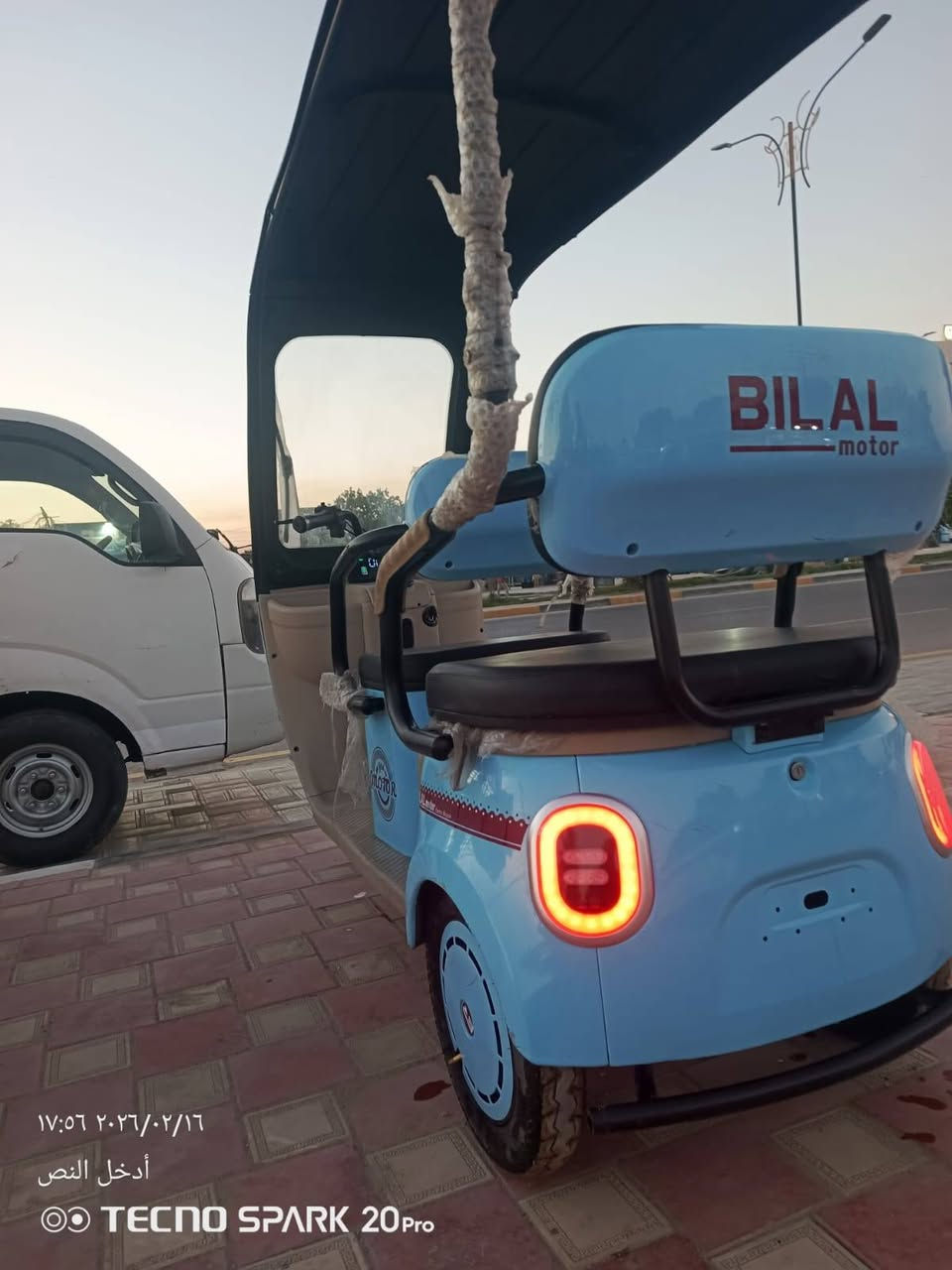 العنوان: لُقطة للبيع.. دراجة شحن (3 تواير) نظافة توب وبسعر مناسب! 🔋⚡
المواصفات والمميزات:
✅ ثبات وأمان: 3 تواير (متوازن وما توگع)، جداً مريحة وعملية.
✅ تحكم كامل: تحتوي على جير (بگ) للرجوع للخلف بكل سهولة.
✅ اقتصادية ومريحة: شحن كهرباء (انسا البنزين والدهن)، ومزودة بكرسي عريض ومريح وسلة أغراض.
✅ كاملة مكملة: الشاحنة الأصلية وياها، والإنارة والإشارات والهورن كلها شغالة 100%.

الحالة: الدراجة نظيفة جداً واستخدامها حشيم، وجاهزة للشغل والتنقل فوراً.

💰 السعر المطلوب: 950 ألف دينار عراقي (وبيه مجال قليل للطيبين والجادين).

📍 الموقع: كربلاء المقدسة - السايدين (الفاصل بين حي التحدي وحي الجاهز ***********
