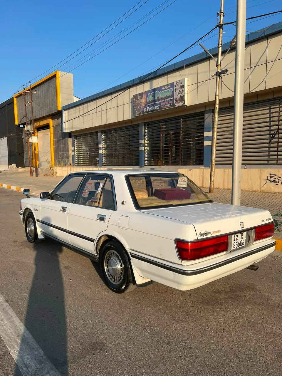 سوبر كراون موديل 1990
السيارة نظيفة جداً وبحالة ممتازة وبدون أي نواقص.
 المحرك: بطة 2500 (بحالة ممتازة وبشرط الفحص).
 ناقل الحركة (الكير): أوتوماتيك.
 المسافة المقطوعة: 210 ألف كم.
 الصبغ: خالية من الصبغ (مكفولة).
 الأوراق الرسمية: الرقم والسنوية جديدة ولغاية 2029، وتحتوي على بطاقة وقود.
 الموقع: كركوك. 
سعر ٨٧ورقە
رقم موبایل 
***********
