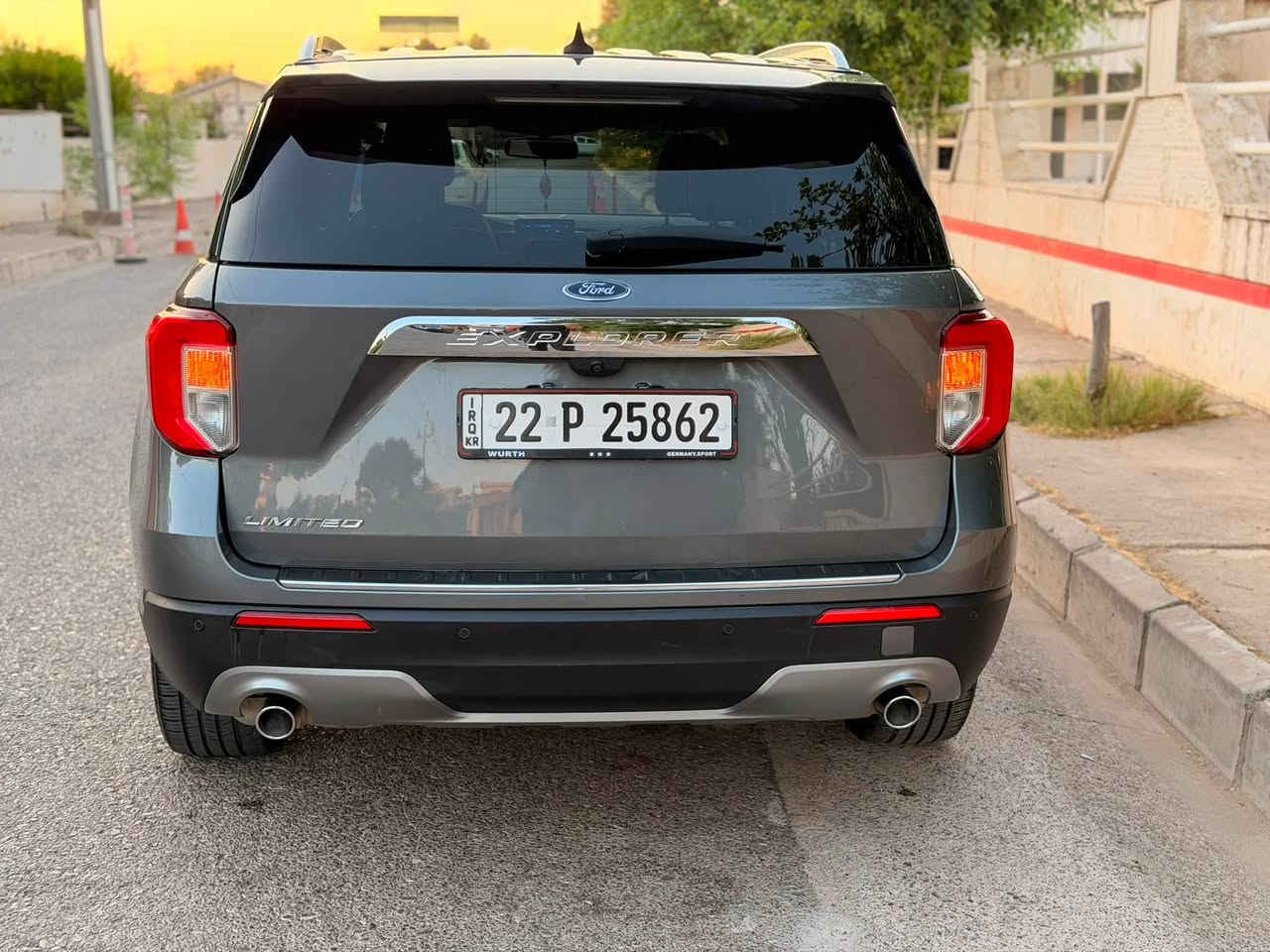 السلام عليكم فورد اكسبلور 2024 لمتد كلين فقط دعامية امامية صور الحادث مرفقة

محرك 2.3 لتر EcoBoost تيربو (4 سلندر).
* 300 حصان.
* 420 نيوتن.متر (310 رطل-قدم) عزم.
* ناقل حركة أوتوماتيك 10 سرعات.
* 7 مقاعد.
* مقاعد جلد.
* المقاعد الأمامية تدفئة وتهوية.
* المقود مدفأ مع تحكم كهربائي.
* ذاكرة لمقعد السائق.
* تكييف أوتوماتيكي ثلاثي المناطق.
* صف ثالث قابل للطي كهربائياً.  
* شاشة وسطية 12 بوصة بنظام SYNC 3.
* لوحة عدادات رقمية 12.3 بوصة.
* Apple CarPlay وAndroid Auto.
* نظام صوت Bang & Olufsen بـ12 سماعة.
* شاحن لاسلكي.
* تشغيل عن بُعد وبصمة للدخول والتشغيل.  ارباك فقط دشبول بجم خلف كبس 
    .
* مثبت سرعة متكيف مع التوقف والانطلاق.
* المحافظة على المسار.
* مراقبة النقطة العمياء.
* فرملة طوارئ تلقائية.
* حساسات أمامية وخلفية.
* مساعد تفادي الاصطدام.  
* جنوط ألمنيوم 20 بوصة.
* مصابيح LED كاملة.
* باب خلفي كهربائي.
* قضبان سقف ومرايا كهربائية قابلة للطي.  
*انظمة قيادة 4 
كشن وتدفئة الكشنات الامامية والخلفيه والستيرن مع خزن وضعية السائق 
وعد هواي مواصفات فول بدون بانوراما 
مكان السيارة اربيل 
للاستفسار *********** واتساب 
*********** للاتصال 
سعر 310$ مع المجال او مراوس حسب القناعة
