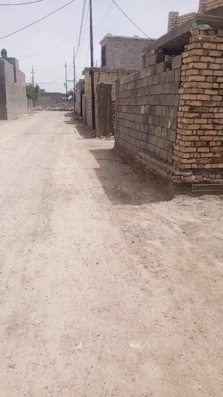 السلام عليكم بيت عقد 35 منطقه الجنابين الشيحه فخريه 12 المساحه 300 م خدمات ماء كهرباء سحب منطقه سكنيه للستفسار(***********)(***********)
