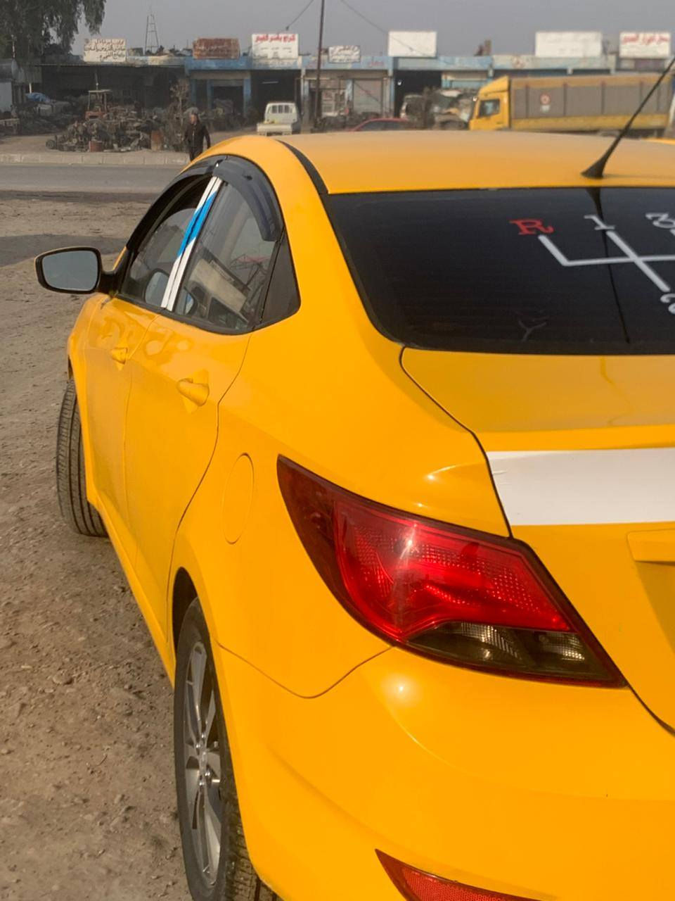 اكسنت مظلع 2011
رقم نينوه بسمي
كابون بانزين
محرك 16دوش 
كير عادي
عينه وكلج جديد
سياره بيها جاملغ وبند انبذل بدون دواخل
طخم تاير جديد
طخم ريل كب كروم
طخم امامي وخلفي كلو جديد
داخل بيجي
سياره جاهزه عل اخر حبايه 
مكاني موصل ملاين 
تبريد شغال ممظومه كامله جديده
الاتصال عل رقم ***********
