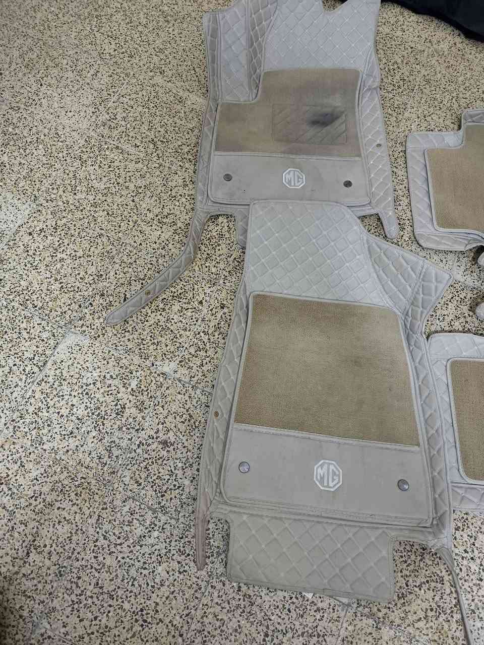 السلام عليكم جماعه أم جي جيتي يوجد أرضيات وفرشه دشبول ومسطره صندوق وكفرات مرايه باتمان ويدات مع الطاسات والسعر فرق عن السوق اتصل وبيك خير وتدلل اليدات والطاسه وكفرات المرايه مثل إلي بالصورة ومسطره صندوق نفس إلي بالصوره*********** هذا اتصال واتس بي
