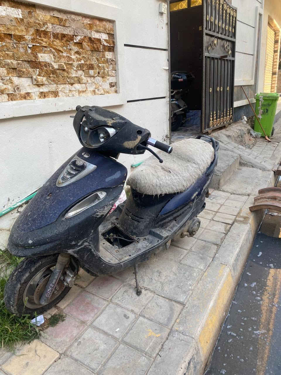 السلام عليكم
كايمكو طافيه يرادلها كهربائيات ما اعتقد محركها بي شي بس انطيكياها طافيه سعرها 50 وبيها مجال دبلات وتايرات كابريتر وواير سكليتر وشاصي كلهن مابيهن شي اللعبه ب الكهربائيات ع الاكثر مكانها رمادي شارع 20 اتصل ***********
