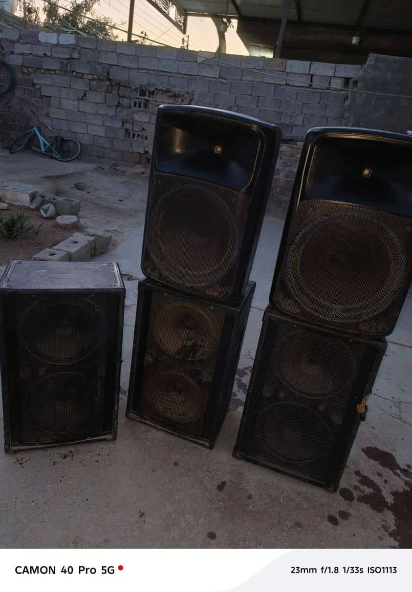 سلام عليكم سماعات ثنين دب) ولبقيه جاسكو 5سماعات سعرهن 550 وبيهن مجال ***********
