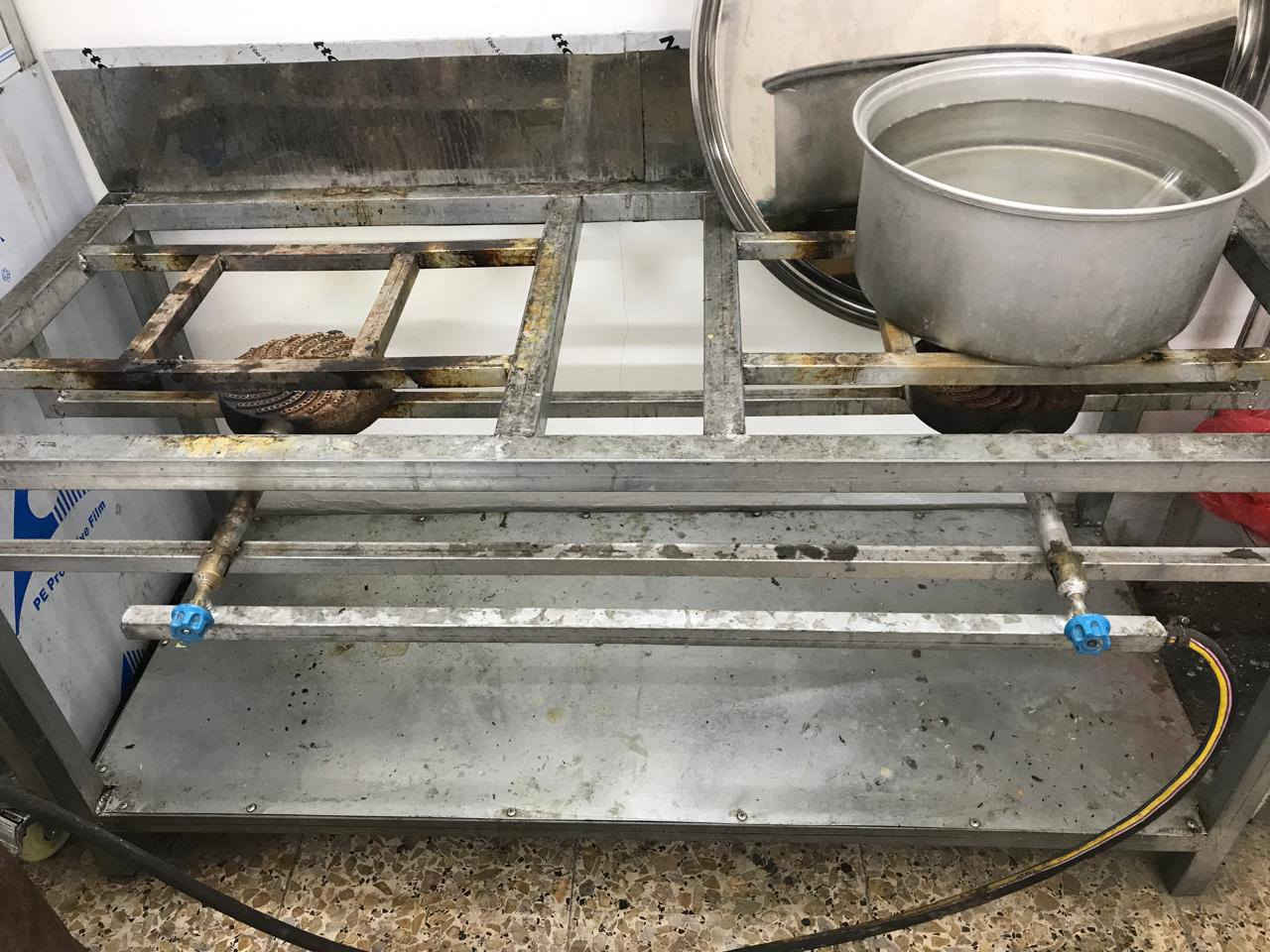 غراض مطعم للبيع جدد مستخدمات سبوع وبسعر مناسب شواية دجاج حمايت تمن ومرك وطباخ سعر 750وبيه مجال مكلف بنشر رقم صاحبهن *********** ابو احمد
