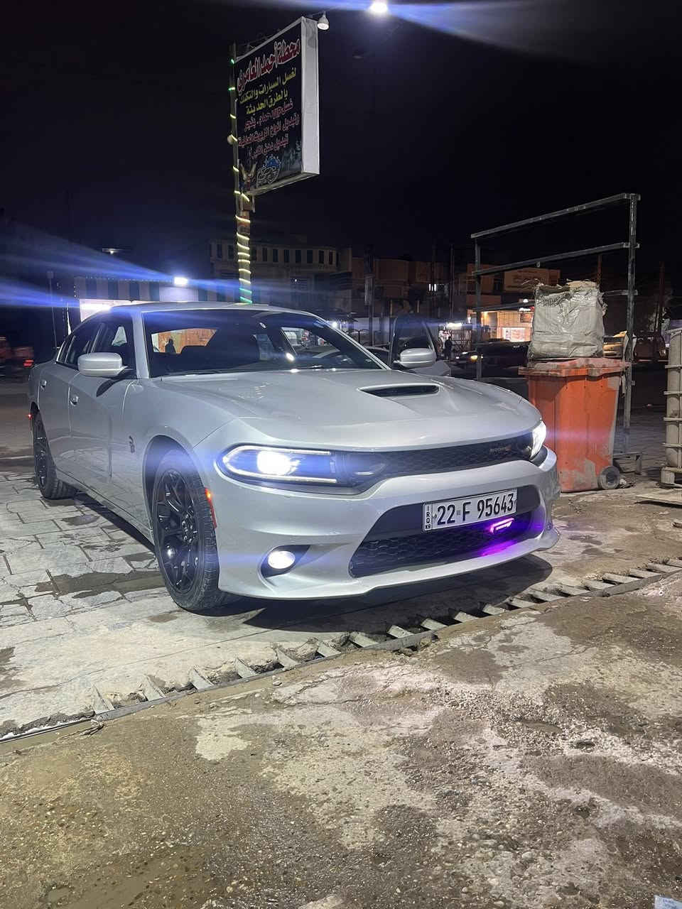 جارجر sxt لون سلفر ماشيه 38 ميل رقم اربيل ب اسمي بدون دواخل بدون ايرباك 
المواصفات 
بصمه تشغيل
بصمه أبواب
شاشه
حساسات خلفيه
تحكم استيرن 
تبريد قطعتين 
صور الحادث والسونار موجود بلصور السعر 230
***********
