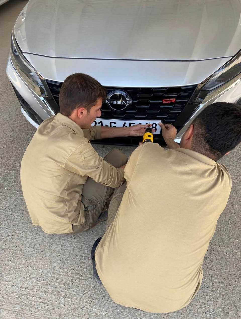 نيسان التيما 2023 
سيارة مواصفات S المعروفة 
ماشية : 50mi

رقم سليمانية الدولي 

كشنات مخمل 
شاشة صغيرة 
تنبيه الخروج عن المسار 
ستيرن هزاز 
رادار امامي 
رادار خلفي 
نقط عمياء 
توقف تلقائي عند الرجوع للخلف 
توقف تلقائي عند التقدم للامام 
حساسات خلفية 
كامرة خلفية 
تنبيه في حال وجود أغراض على المقاعد الأمامية والخلفية 
تطعيمات كاربون فايبر داخل السيارة 

السيارة على وضع الشركة برغي ما مفتوح منها 

شديت ويل كب SL جديد + تخم تاير جديد كلف 5 اوراق 

السيارة على ايدنا + احنا رقمناها + دخول جديد السيارة 
الكتلوكات كاملة وكذلك الفرشة مع السيارة 

حادث السيارة ربع البنيد صبغ فقط والدعامية البلادية مالتها وباقي السيارة مكفولة كفالة عامة شرط الفحص 

مكان السيارة ديالى 
*********** خناقين, ديالى
