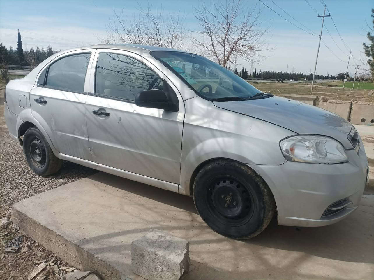 سلاو هاوریان ئەڤیو خوار هەمو بازار
2009
چوار پارچە بۆیاخ بە حیزام ئەیفرۆشین
رەقەم هەولیر
بی تەقە بی رەقە سەیارەی ماڵ
گیرو مەکینە بەشەرت
چوار تایەی تازەی بۆ بەسراوە
هەمو گیانی بەشەرت
خوار هەمو بازار بە پارەت بڕاوەیە
39$گەڵا
0775 538 69 68
