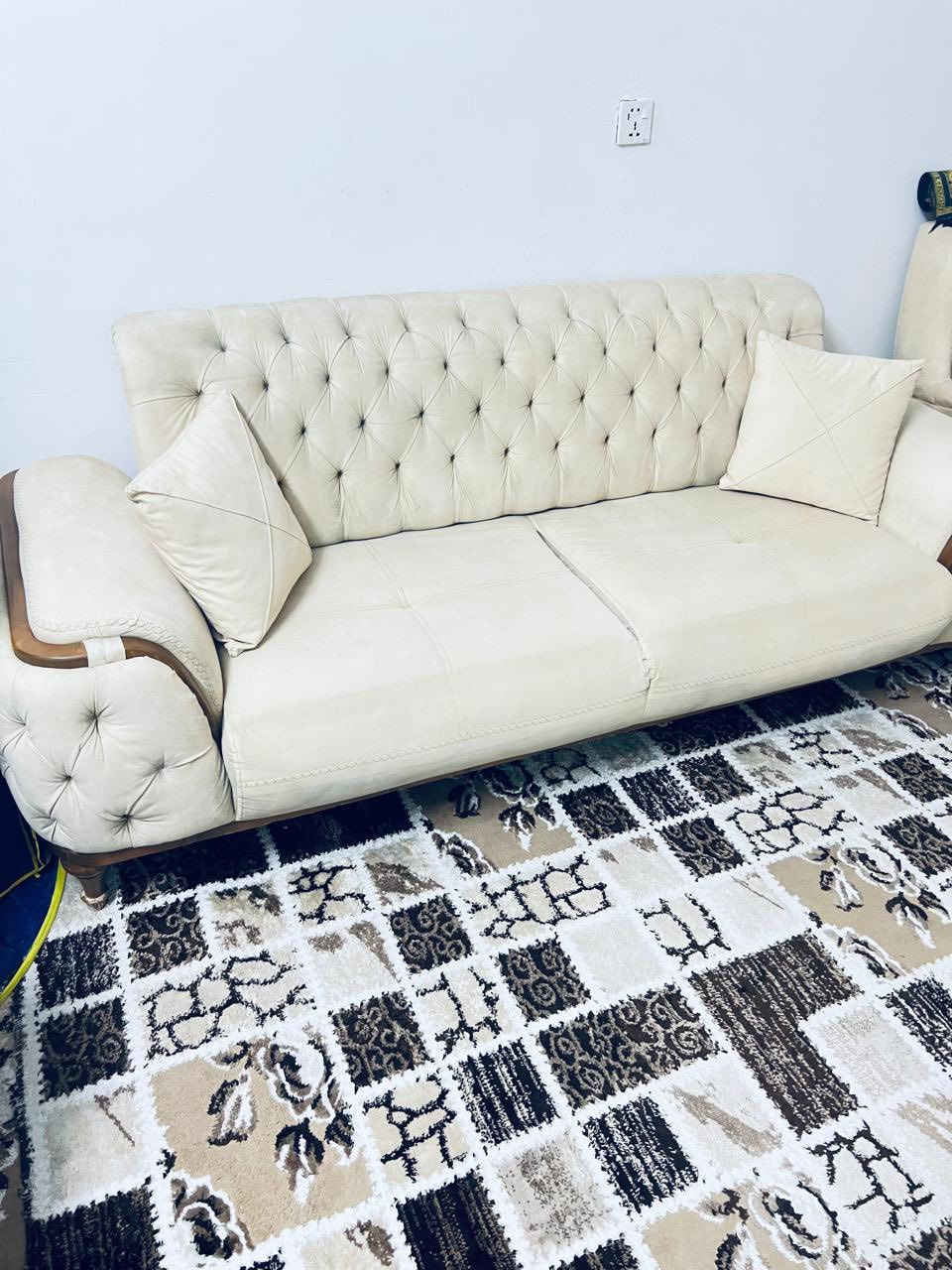 تخم قنفات جديده ونظيفه  سعرها 600 وبي مجال وهذا رقم موبايل*********** عنوان كركوك
