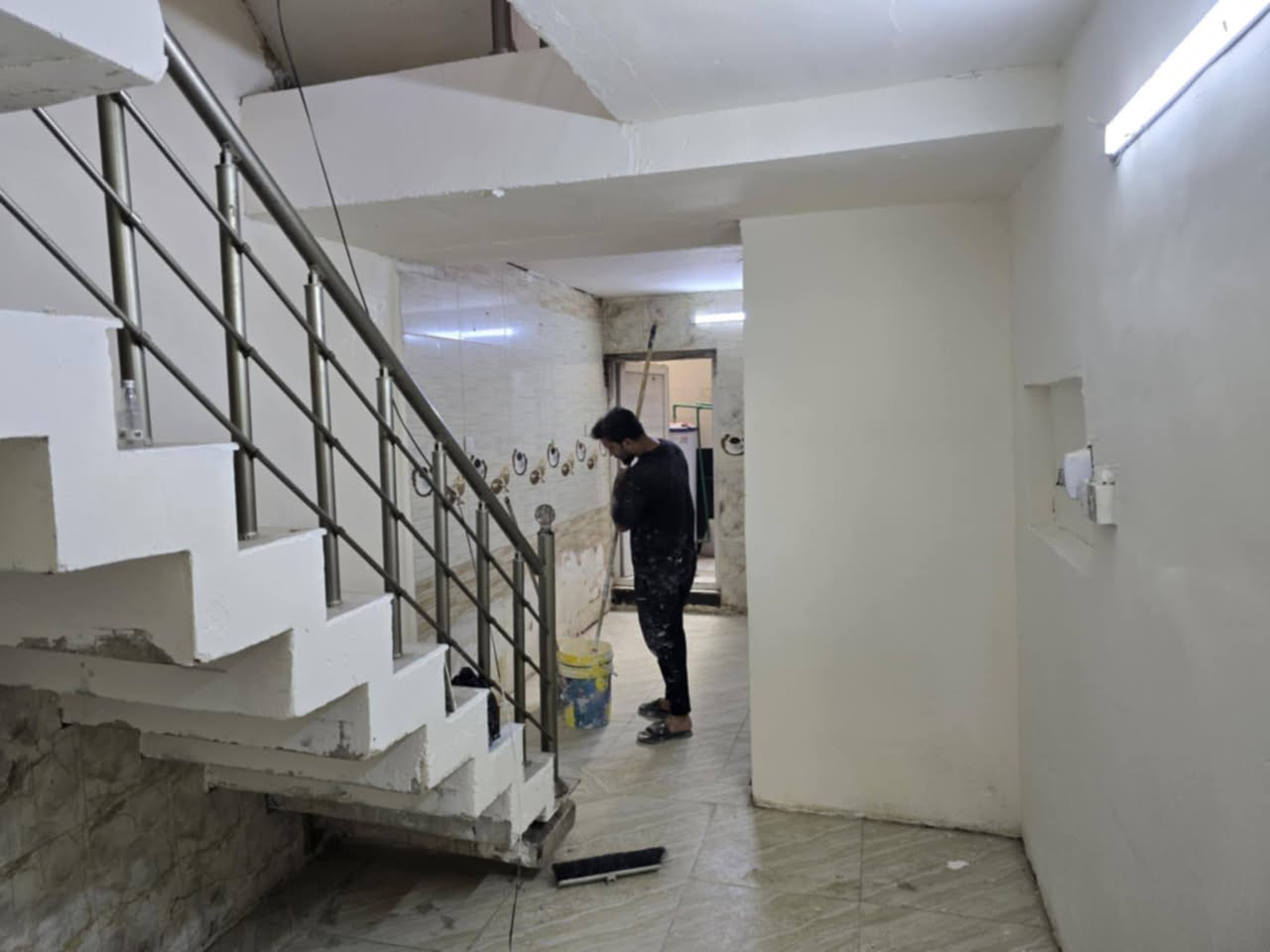 دار لايجار الشرطه الخامسة قرب افران الميسلون ايجارة ٤٠٠ قفل ***********
